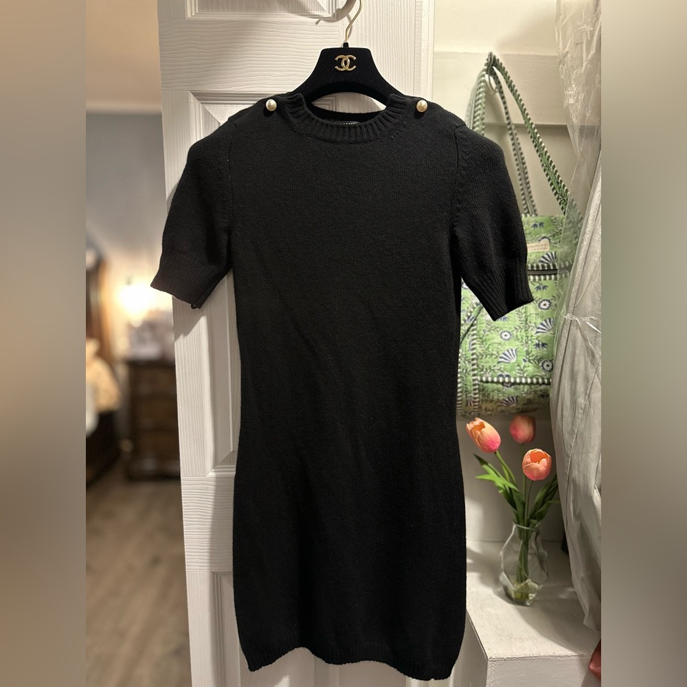 CHANEL Cashmere Short-Sleeve Dress. 
Size 34